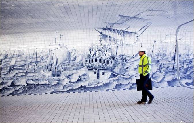 Морско чудо в Амстердам: фантастичен подземен тунел със стенопис от хиляди керамични плочки